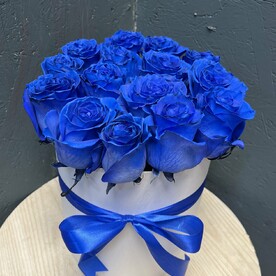 Синий роза в коробке