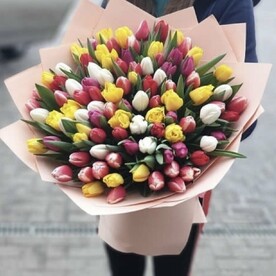 Букет из 101 тюльпана