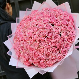 Букет из 101 розовой розы