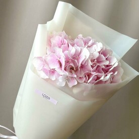 Букет комплимент с розовой гортензией