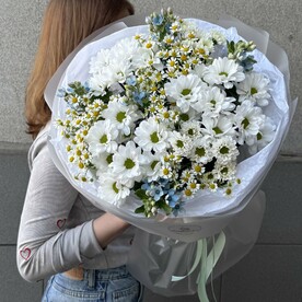 Ромашки и голубые незабудки - полевой букет