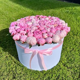 Букет из сочных пионов