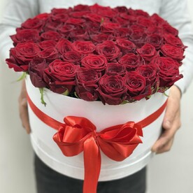 Шляпная коробка из 51роз