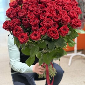 51 роз ароматных