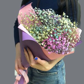 Букет из 5 радужных гипсофил с оформлением