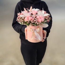 Коробка с орхидеями