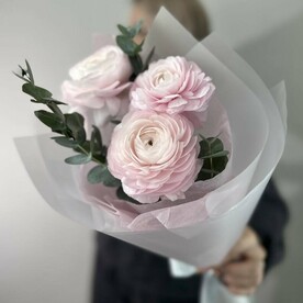 Букет из 3ех ранункулюсов