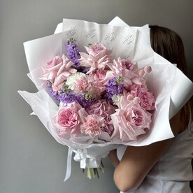 Букет с гортензиями, пионовидными розами и маттиолой #066