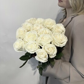 Букет из 15 белых пионовидных роз