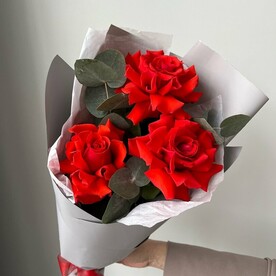 Букет из 3 французских алых роз
