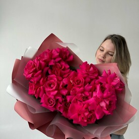 Букет из 15 ярко-розовых французских роз