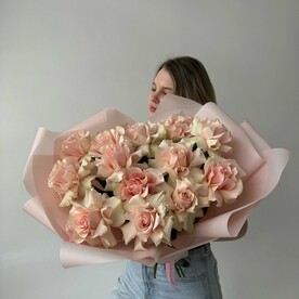 Букет из 15 нежно-розовых французских роз