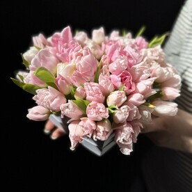 Тюльпаны в коробке сердце