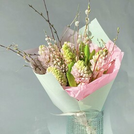 Нежный букет с ароматными гиацинтами