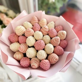 Нежный букет клубники в шоколаде