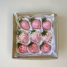 Набор клубники в розовом шоколаде