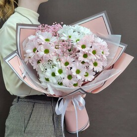 Букет из хризантем и гипсофилы "Летний дар"