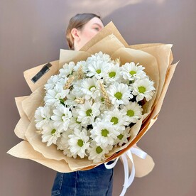 Букет из ромашек с колосками в крафте "Ромашковое утро"