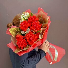 Букет из красных ажурных роз "Красная королева"