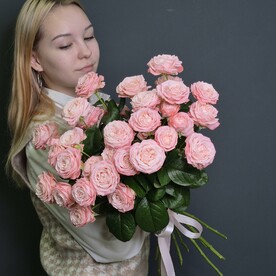 Букет из кустовых роз "Улыбка Джаконды"