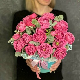 Пионовидные розы в коробке