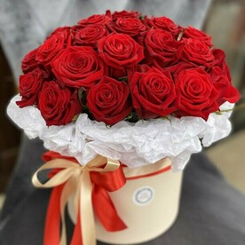 31 красная роза в коробке