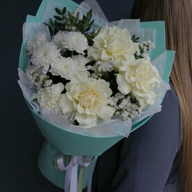 Букет с французскими розами в голубых оттенках