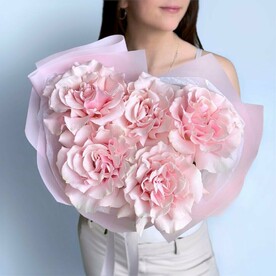 Нежный букет розовые французские розы