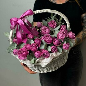 Пион роза мисти баблз в корзине