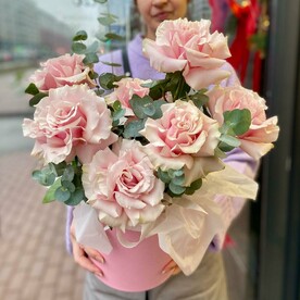 Нежные французские розы с ароматным эвкалиптом