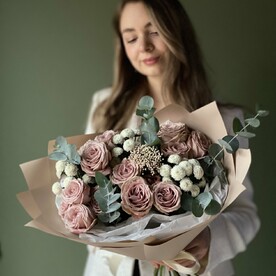 Букет из кустовых роз мокко