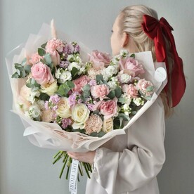 Большой премиальный авторский букет «Вивальди» с пионовидными розами