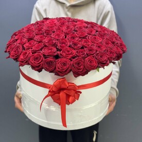 101 роза в коробке