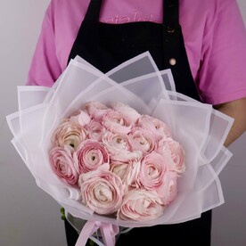 15 нежных ранункулюсов