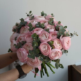 31 нежный ранункулюс