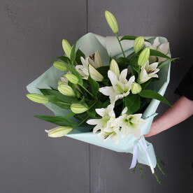Букет из 5 лилий