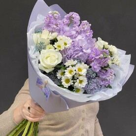 Лилововый букет с ароматной маттиолы