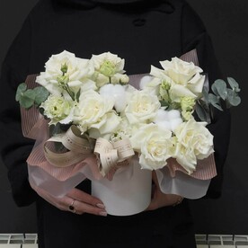 Композиция в шляпной коробке