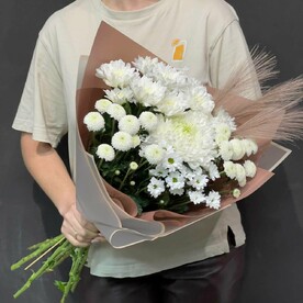 Букет микс хризантем с стифой