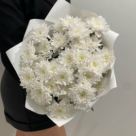 Букет из махровых хризантем