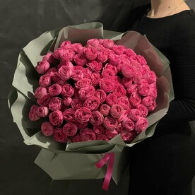 Гигант букет из VIP пионовидных кустовых роз