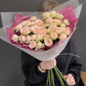 VIP букет из пионовидных кустовых роз