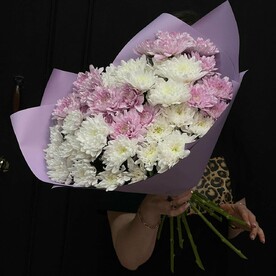 Букет из махровых хризантем