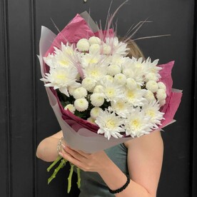 Букет из премиум хризантем кустовых с стифой