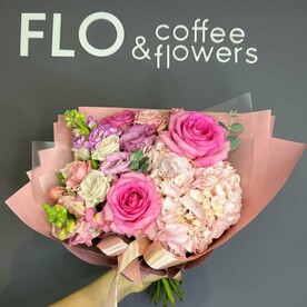 Букет с гортензией