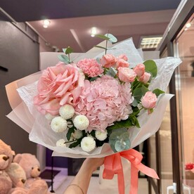 Сборный букет с гортензией