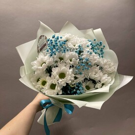 Белые лепестки