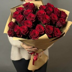 Розы Эквадор красные 25шт
