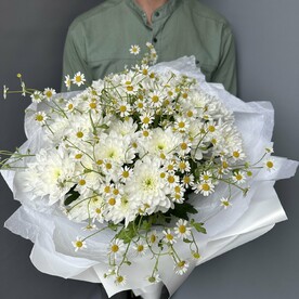 Полевой букет из ромашки и хризантем