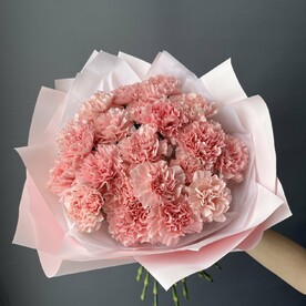 Стойкий розовый букет из диантусов